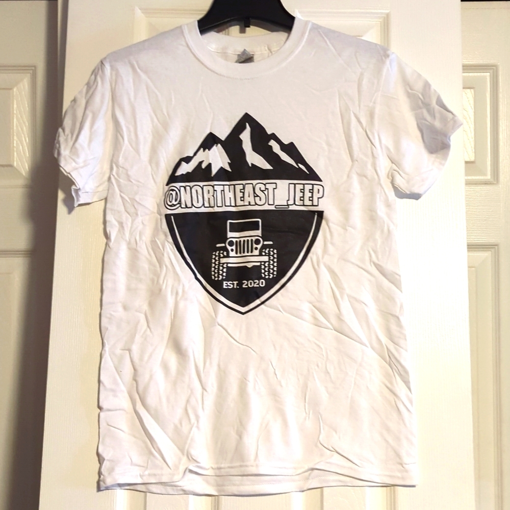 NWOT Screen printed Jeep short sleeve Gildan white t-shirt